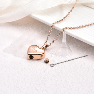 Collier souvenir avec mini-urne en forme de cœur